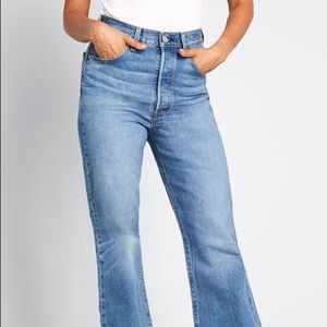 EUC Levi’s Premium Ribcage Flare Jeans Size 26